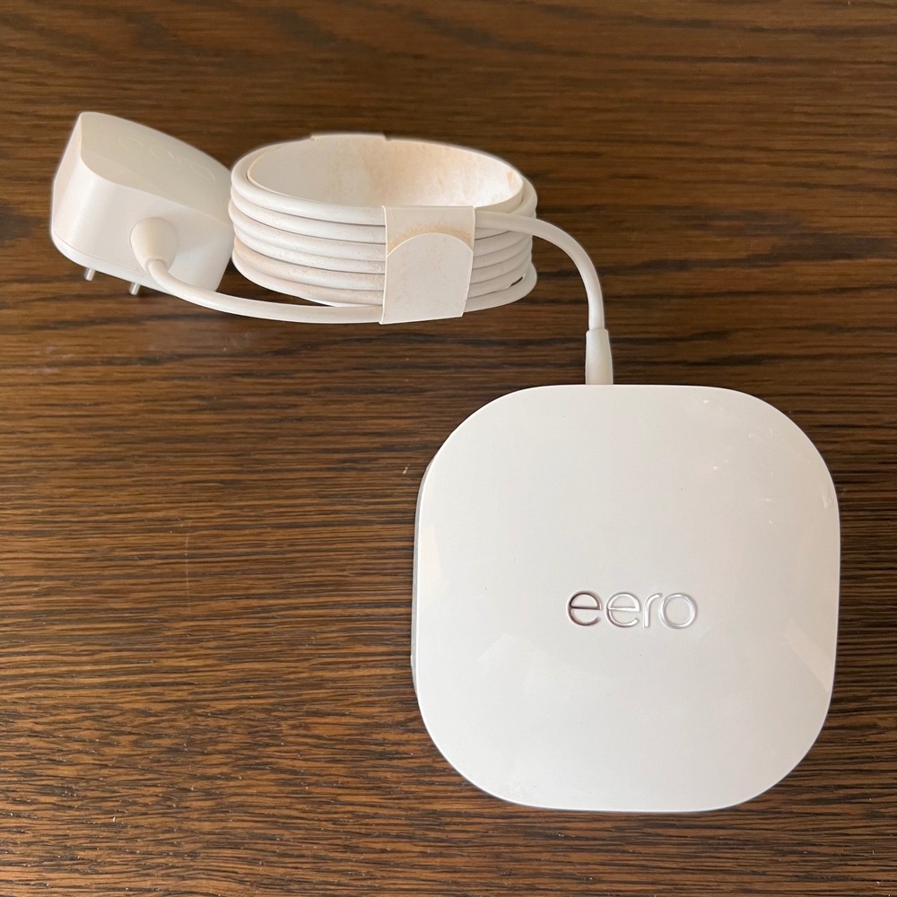 EERO 6 Extender Model Q010001 White Dual-Band Mesh Wi-Fi Add-On Node NWOT